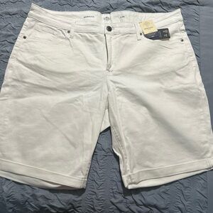 St. John’s Bay - white denim Bermuda shorts (cuffed) 24w